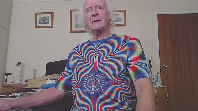 Snapshot of WaverlyKernow chatting on January 31, 2:07 pm WaverlyKernow online show from January 31, 2:07 pm