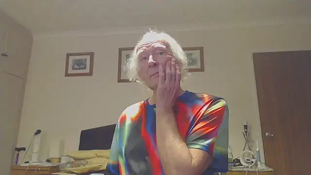 Snapshot of WaverlyKernow chatting on February 5, 3:20 pm WaverlyKernow online show from February 5, 3:20 pm