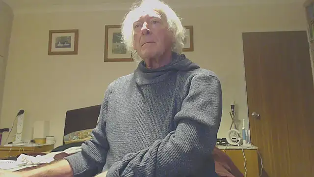Snapshot of WaverlyKernow chatting on February 10, 7:36 am WaverlyKernow online show from February 10, 7:36 am
