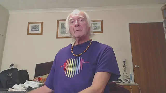 Snapshot of WaverlyKernow chatting on February 12, 10:24 am WaverlyKernow online show from February 12, 10:24 am