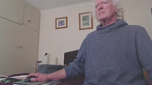 Snapshot of WaverlyKernow chatting on February 13, 1:15 pm WaverlyKernow online show from February 13, 1:15 pm