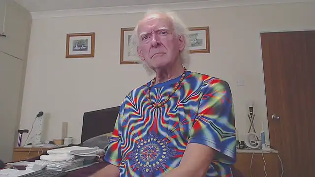 Snapshot of WaverlyKernow chatting on February 25, 12:34 pm WaverlyKernow online show from February 25, 12:34 pm