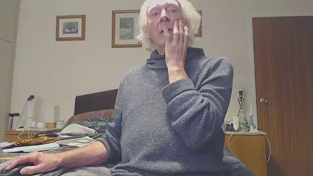 Snapshot of WaverlyKernow chatting on March 1, 8:56 am WaverlyKernow online show from March 1, 8:56 am