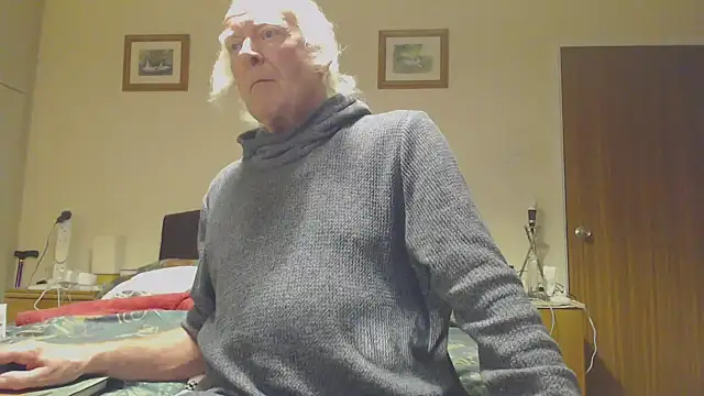 Snapshot of WaverlyKernow chatting on March 8, 9:29 pm WaverlyKernow online show from March 8, 9:29 pm