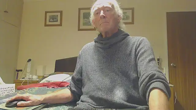 Snapshot of WaverlyKernow chatting on March 9, 8:52 pm WaverlyKernow online show from March 9, 8:52 pm