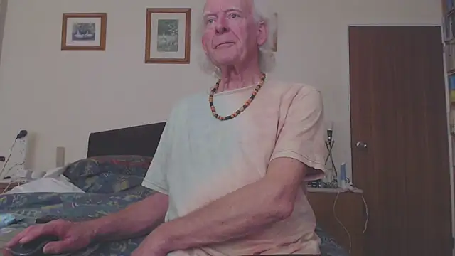 Snapshot of WaverlyKernow chatting on March 15, 1:40 pm WaverlyKernow online show from March 15, 1:40 pm