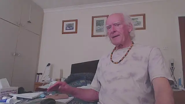 Snapshot of WaverlyKernow chatting on March 18, 1:42 pm WaverlyKernow online show from March 18, 1:42 pm