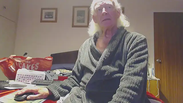 Snapshot of WaverlyKernow chatting on September 19, 8:20 pm WaverlyKernow online show from September 19, 8:20 pm