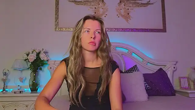 Snapshot of Real_Tini chatting on September 24, 11:57 am Real Tini online show from September 24, 11:57 am