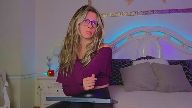 Snapshot of Real_Tini chatting on October 2, 5:58 am Real Tini online show from October 2, 5:58 am