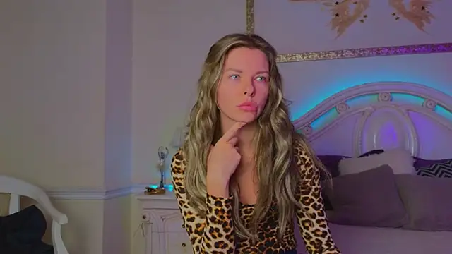 Snapshot of Real_Tini chatting on October 10, 11:53 am Real Tini online show from October 10, 11:53 am