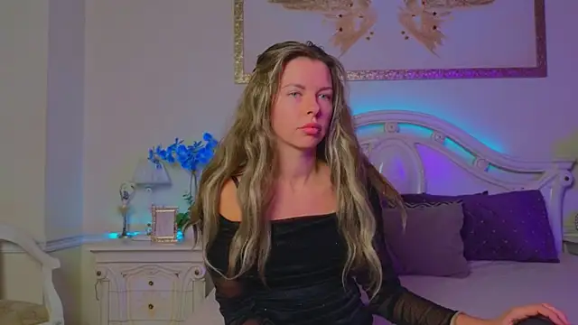 Snapshot of Real_Tini chatting on October 17, 11:46 am Real Tini online show from October 17, 11:46 am