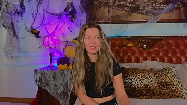 Snapshot of Real_Tini chatting on November 1, 6:04 am Real Tini online show from November 1, 6:04 am