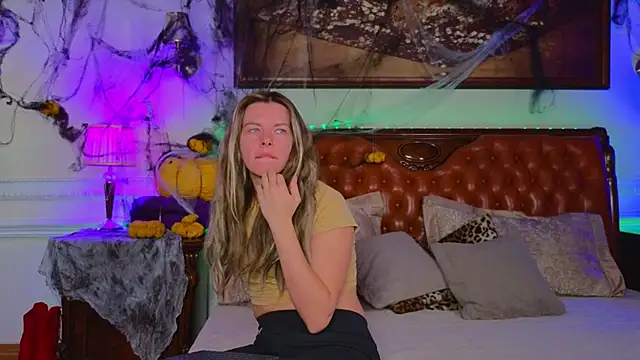 Snapshot of Real_Tini chatting on November 3, 6:14 am Real Tini online show from November 3, 6:14 am