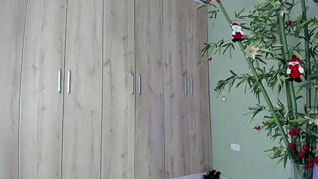were-Naughty online show from December 21, 11:02 pm