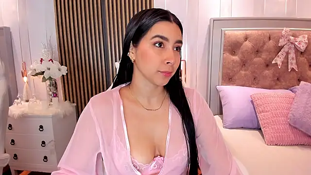 Snapshot of Charlotte_Shelby chatting on January 3, 11:57 am Charlotte Shelby online show from January 3, 11:57 am
