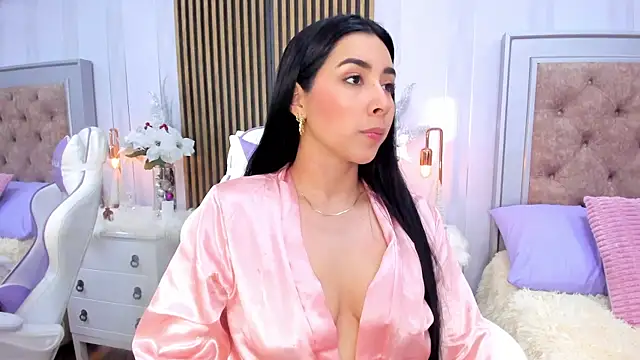 Snapshot of Charlotte_Shelby chatting on January 13, 6:27 pm Charlotte Shelby online show from January 13, 6:27 pm