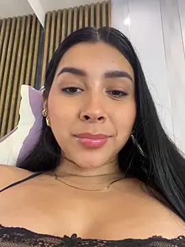 Snapshot of Charlotte_Shelby chatting on February 8, 10:40 pm Charlotte Shelby online show from February 8, 10:40 pm