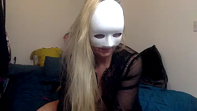 misscharlottezz online show from March 12, 6:51 am