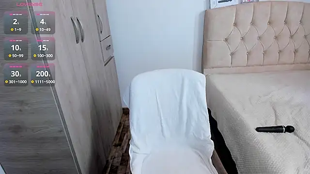 Snapshot of emily1_ chatting on March 4, 6:18 pm emily1 online show from March 4, 6:18 pm