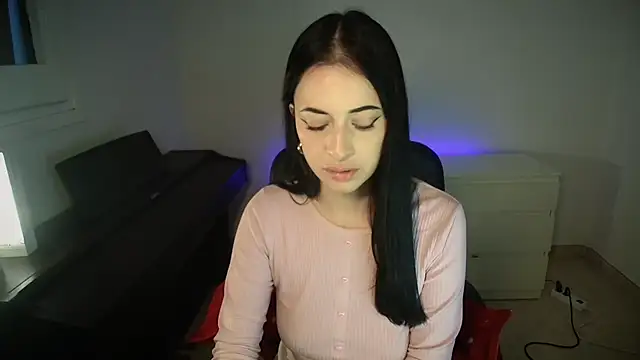 Snapshot of Windy_butterfly chatting on December 14, 3:28 pm Windy butterfly online show from December 14, 3:28 pm