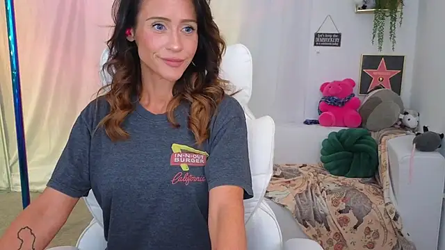 Snapshot of Aprilreign chatting on March 21, 2:07 am Aprilreign online show from March 21, 2:07 am