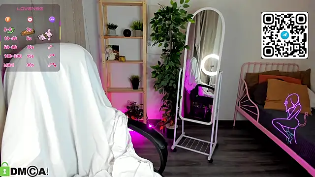 Aly Alyc online show from March 30, 12:00 am