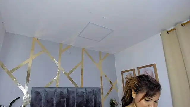 angelina castroo online show from December 12, 6:25 am