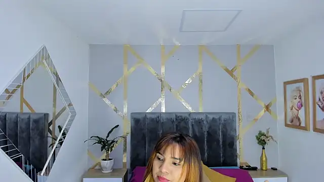 angelina castroo online show from December 17, 3:17 am
