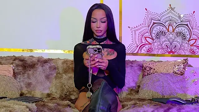 Snapshot of PandoraVolkov chatting on October 3, 6:05 pm PandoraVolkov online show from October 3, 6:05 pm