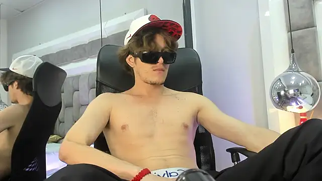 AnthonyAlso online show from October 20, 8:42 pm