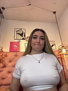 Snapshot of antonella87 chatting on March 31, 10:10 pm antonella87 online show from March 31, 10:10 pm