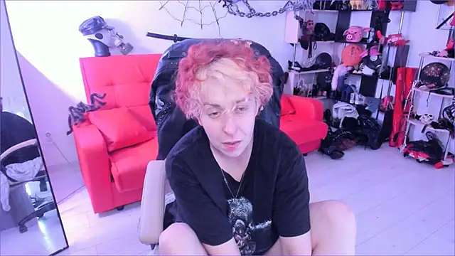 Snapshot of GinaMiracle chatting on November 10, 8:24 am GinaMiracle online show from November 10, 8:24 am