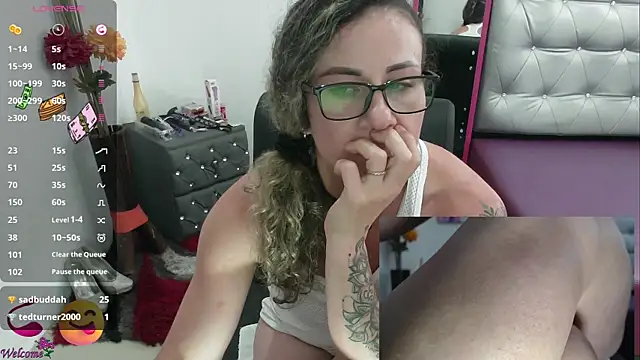 ViickySexy online show from March 13, 10:43 pm