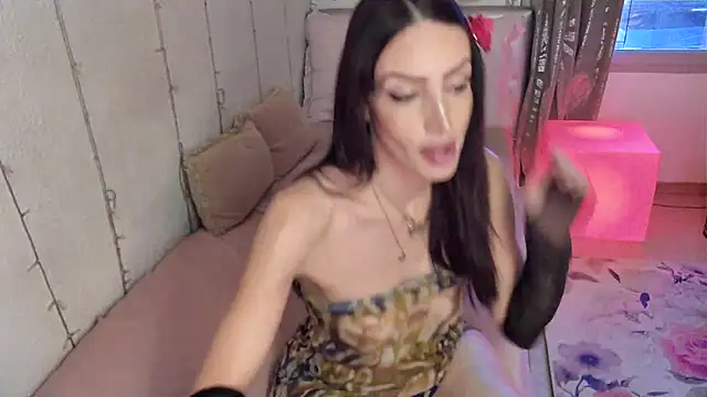 AlicianeFrancaise online show from November 16, 12:11 pm