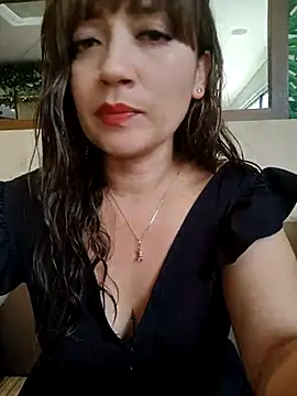 Snapshot of tata_laima__ chatting on October 1, 2:12 pm tata laima online show from October 1, 2:12 pm