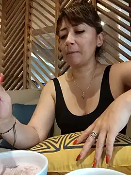 Snapshot of tata_laima__ chatting on October 2, 2:24 pm tata laima online show from October 2, 2:24 pm