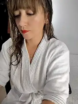 Snapshot of tata_laima__ chatting on October 6, 1:30 pm tata laima online show from October 6, 1:30 pm