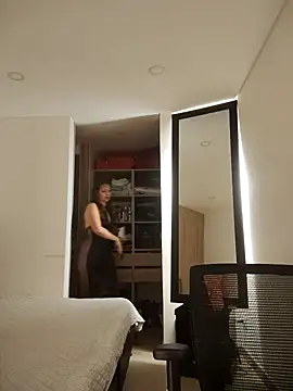 Snapshot of tata_laima__ chatting on October 31, 2:40 pm tata laima online show from October 31, 2:40 pm