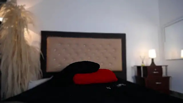 Madiie lee  online show from January 12, 1:32 am