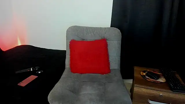 Snapshot of liily_moore chatting on April 9, 6:02 am liily moore online show from April 9, 6:02 am