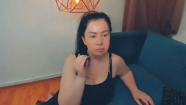 LayaFlow online show from May 7, 7:14 am