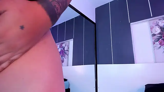 Snapshot of Alexxxholy chatting on January 28, 1:49 pm Alexxxholy online show from January 28, 1:49 pm