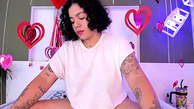 Snapshot of Alexxxholy chatting on February 15, 8:22 pm Alexxxholy online show from February 15, 8:22 pm