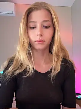 Snapshot of LunaRase chatting on March 15, 9:26 am LunaRase online show from March 15, 9:26 am