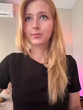 Snapshot of LunaRase chatting on March 23, 8:29 am LunaRase online show from March 23, 8:29 am