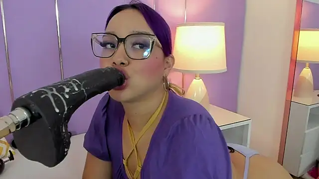 Snapshot of SophyRuiz_ chatting on October 6, 12:02 pm SophyRuiz  online show from October 6, 12:02 pm