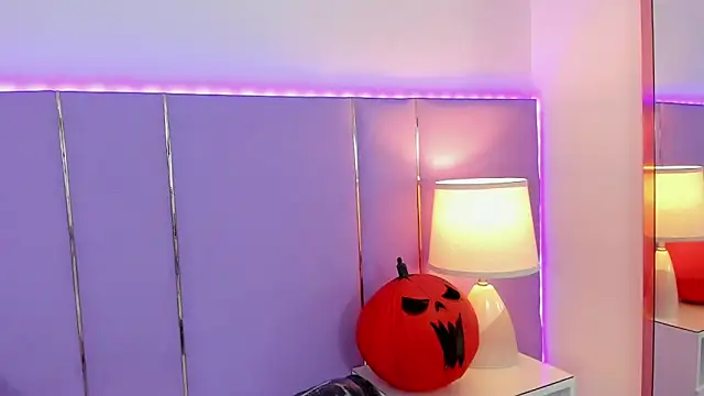 Snapshot of SophyRuiz_ chatting on October 13, 11:54 am SophyRuiz  online show from October 13, 11:54 am