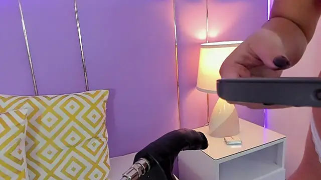 Snapshot of SophyRuiz_ chatting on February 24, 11:41 am SophyRuiz online show from February 24, 11:41 am