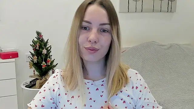 Snapshot of Mia_shy1 chatting on December 28, 8:37 am Mia shy1 online show from December 28, 8:37 am